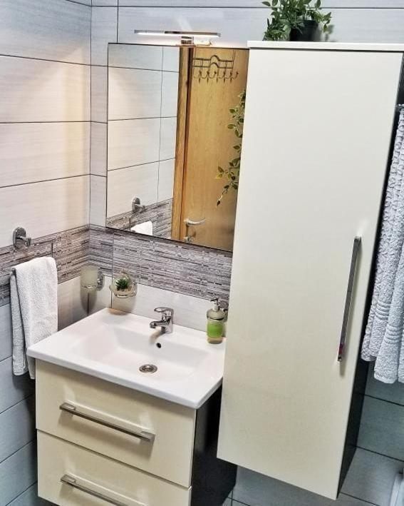Apartman Sunset เทรบินเย ภายนอก รูปภาพ